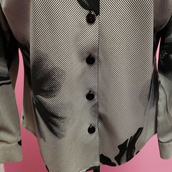 NWOT 🖤🤍🖤Mantles B&W Print Shirt Blouse Top - Picture 6 of 10